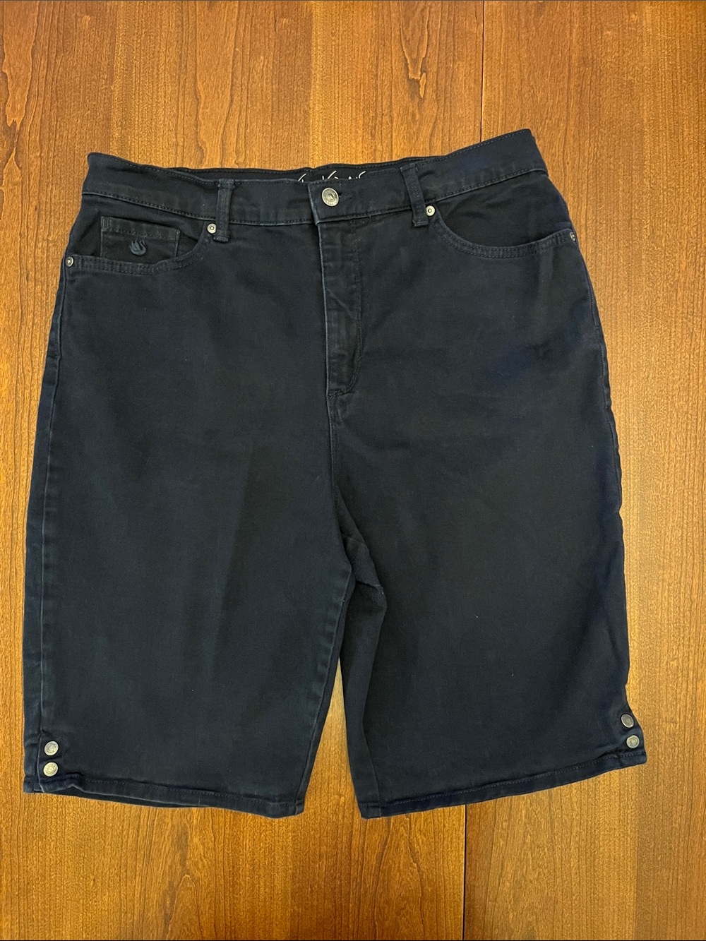 Gloria Vanderbilt Black Women's Button-Hem Denim “Amanda” Bermuda Shorts (#111)